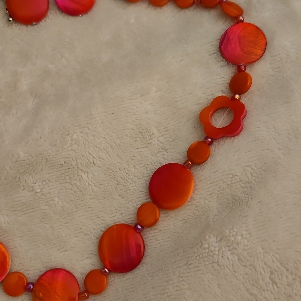Vtg ES MOR 1980s Neon Hot Pink Circle Floral Shell Necklace and Earring Set - Picture 6 of 7